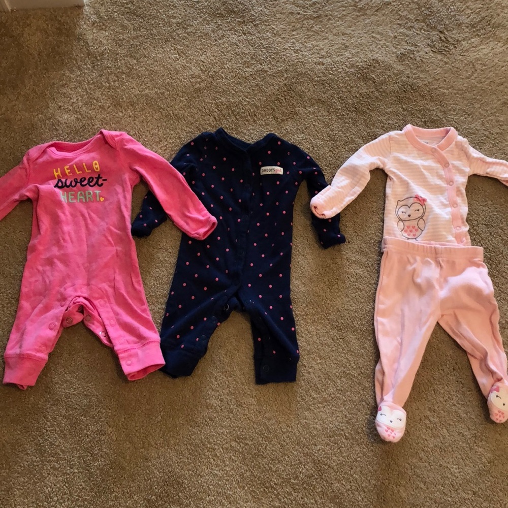 Lot of 3 newborn outfits
